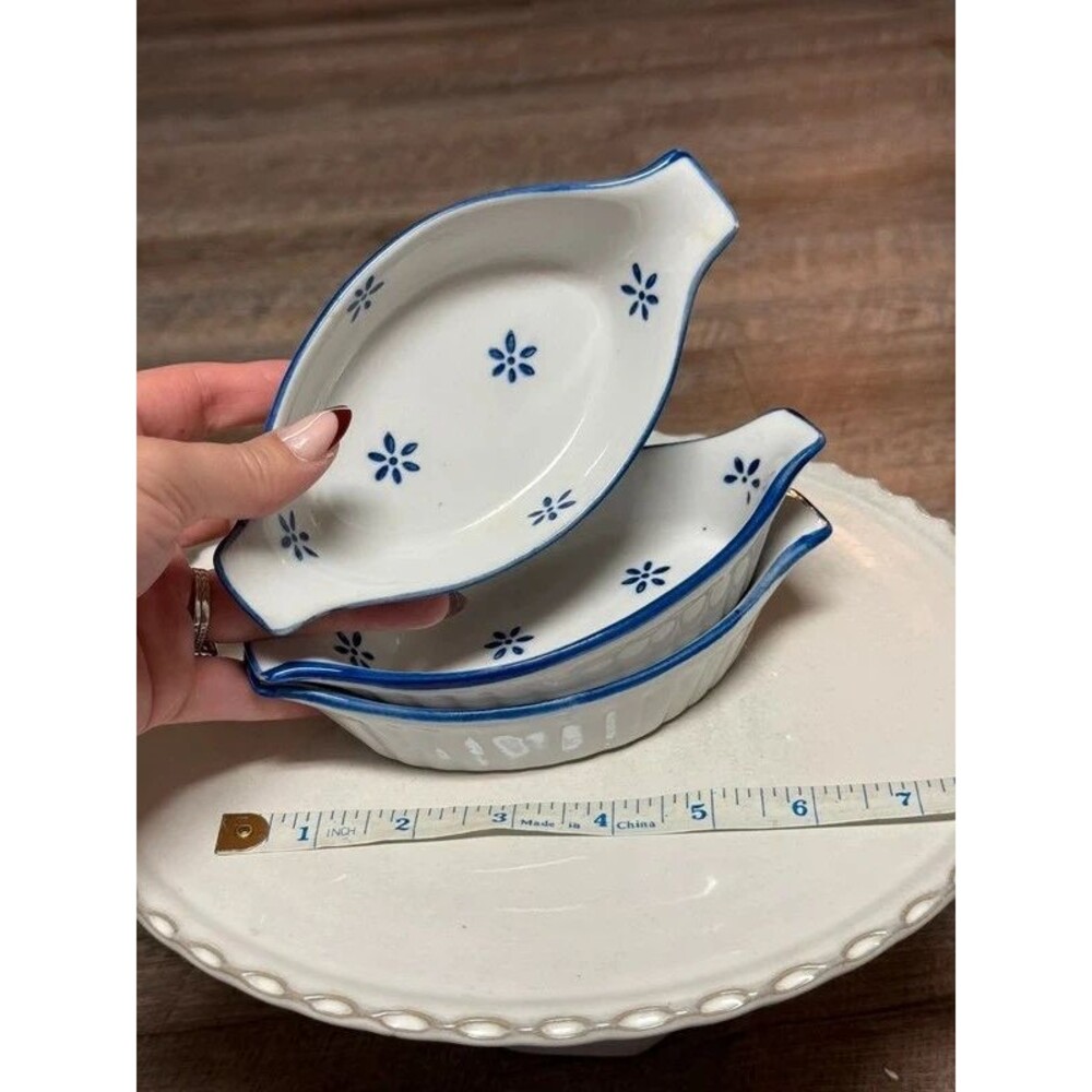 Polish set of three white and blue baking dishes